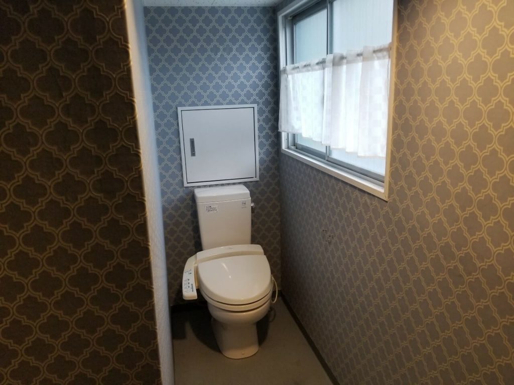 半日でテナントのトイレの壁紙 クロス 交換を行ったリフォーム事例 福岡市中央区 福岡 リフォーム専門のプロフェッショナル 株式会社rise 半日でテナントのトイレの壁紙 クロス 交換を行ったリフォーム事例 福岡市中央区 福岡 リフォーム専門のプロフェッショナル 株式会社rise